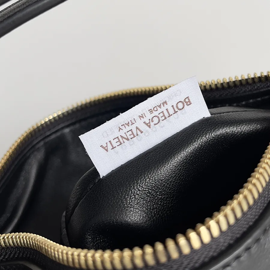 Bottega Veneta 2024 Trendy Bento Bag with Intrecciato Craftsmanship