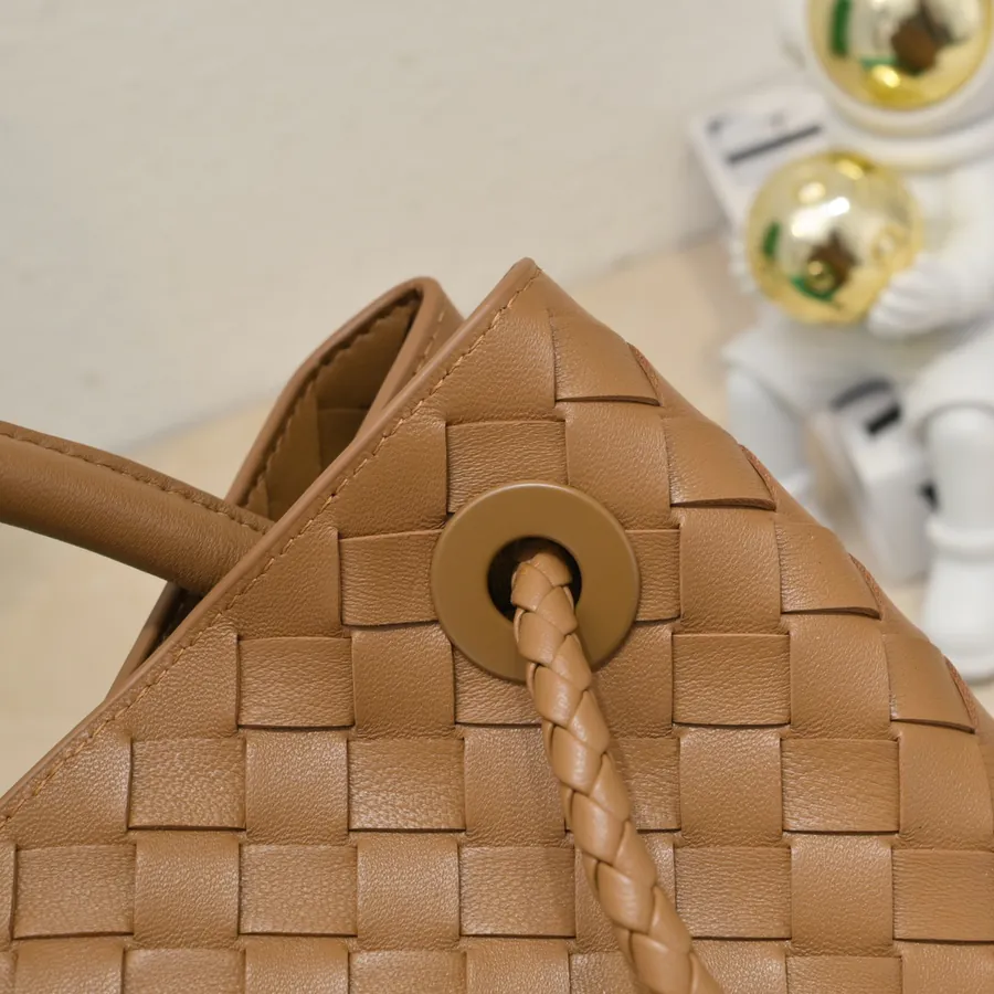 Bottega Veneta 2023 New Andiamo Bucket Bag