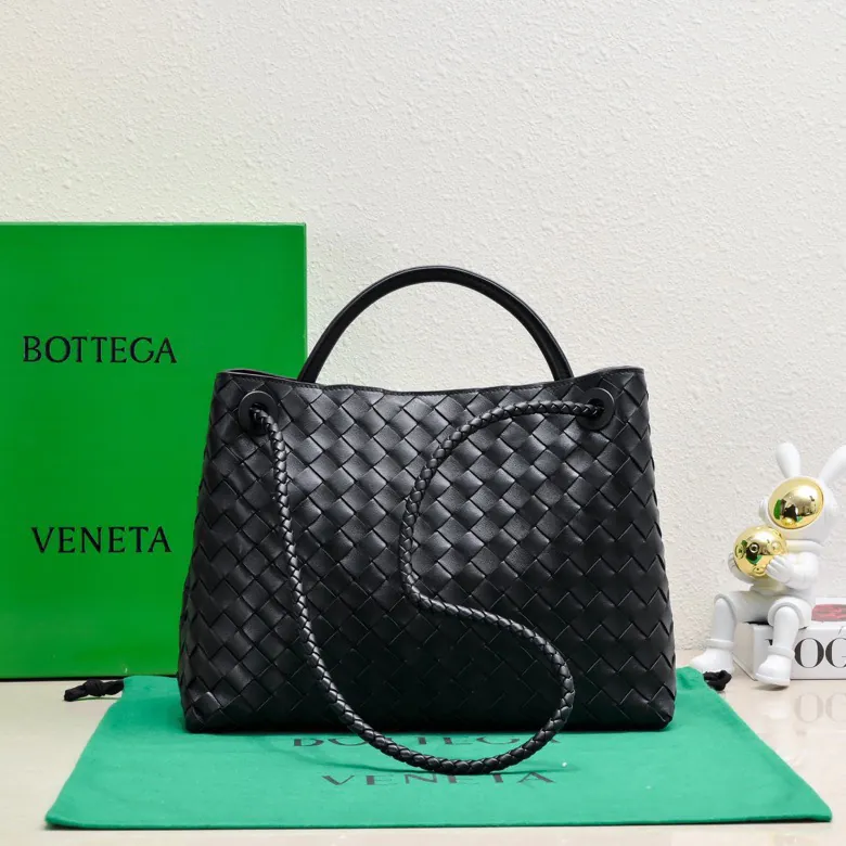 Bottega Veneta 2023 New Andiamo Bucket Bag
