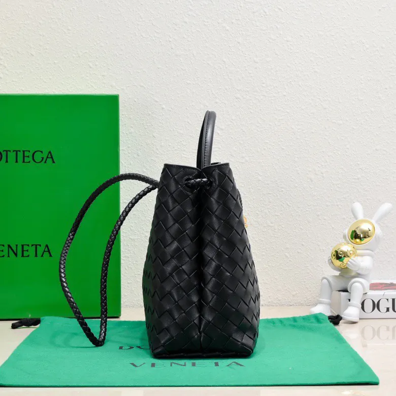 Bottega Veneta 2023 New Andiamo Bucket Bag