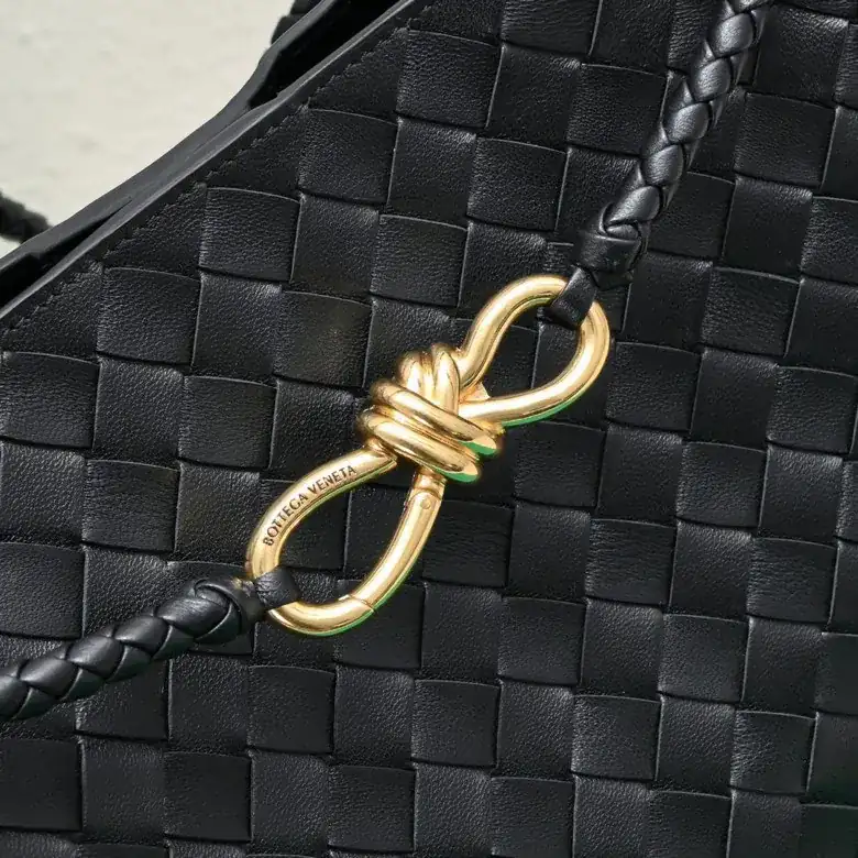 Bottega Veneta 2023 New Andiamo Bucket Bag