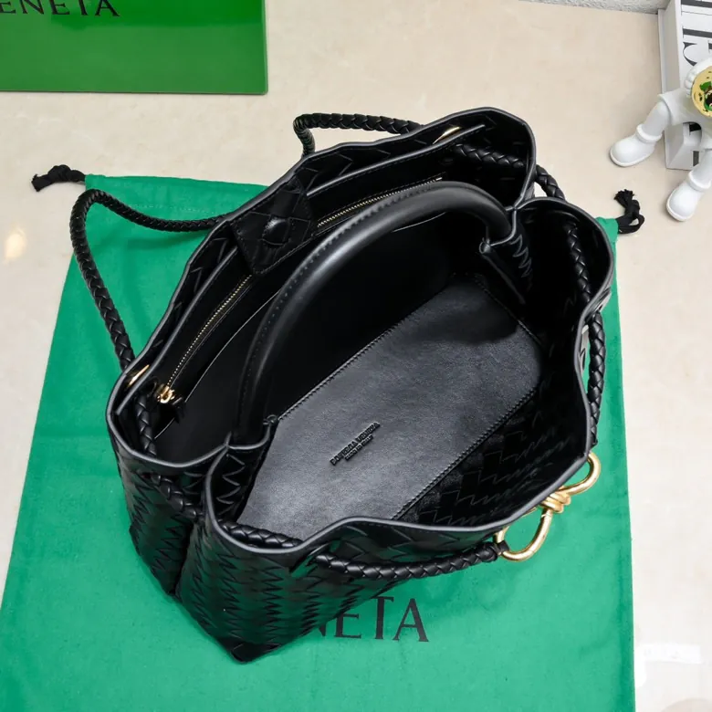 Bottega Veneta 2023 New Andiamo Bucket Bag