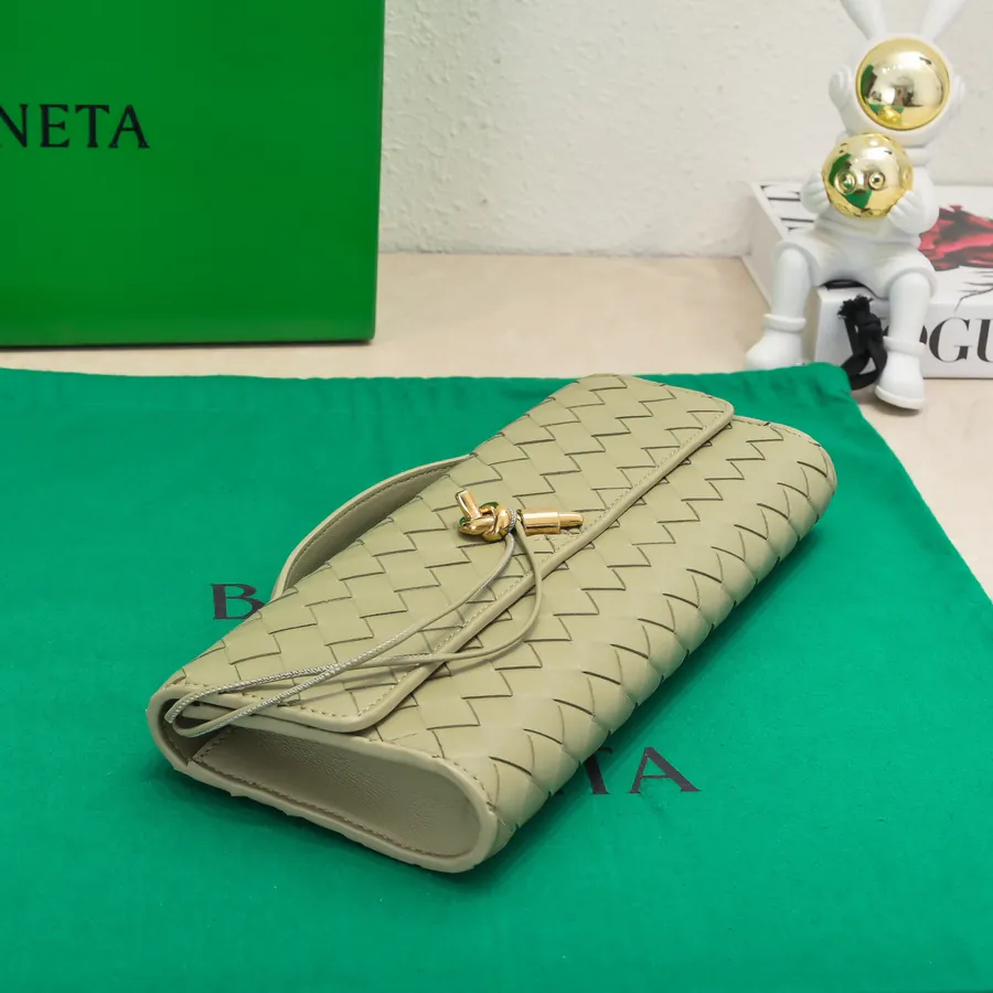 BV Andiamo Evening Handbag, Timeless Design and Sophisticated Elegance