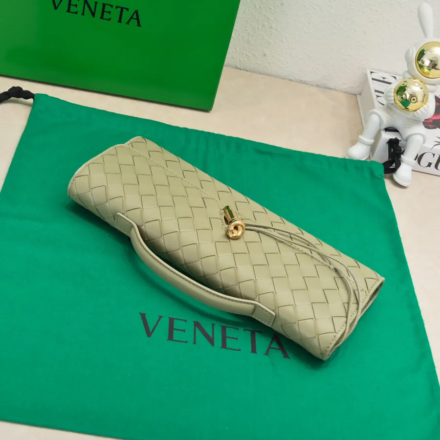 BV Andiamo Evening Handbag, Timeless Design and Sophisticated Elegance