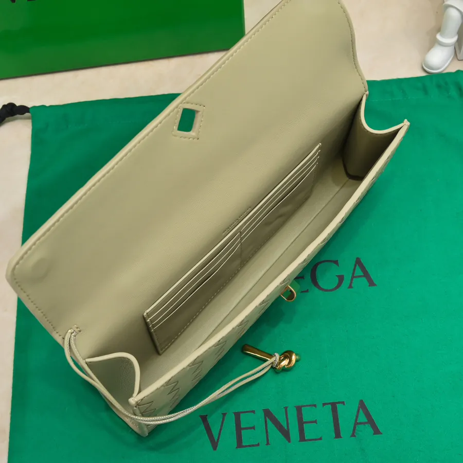 BV Andiamo Evening Handbag, Timeless Design and Sophisticated Elegance