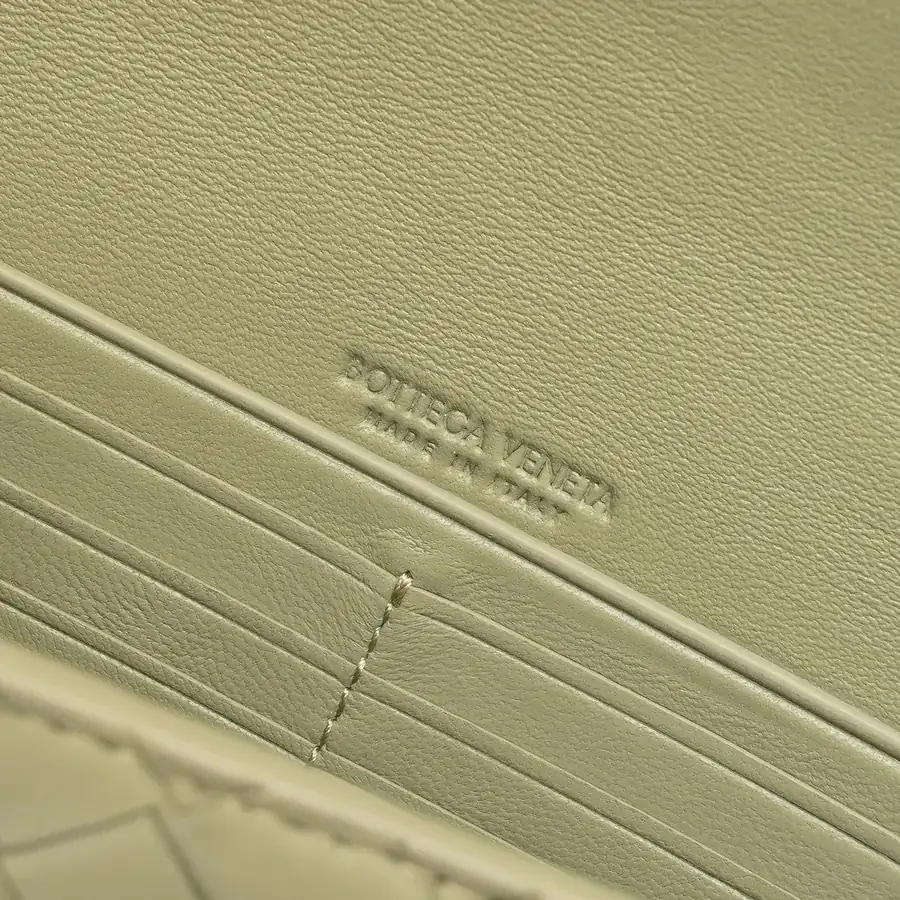 BV Andiamo Evening Handbag, Timeless Design and Sophisticated Elegance