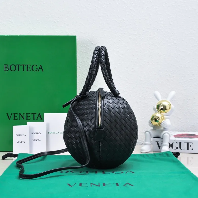 BV 2023 New Bowling Bag Crafted in Leather, Versatile Style