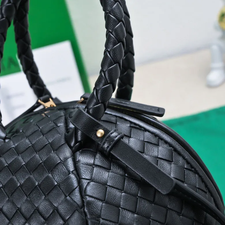BV 2023 New Bowling Bag Crafted in Leather, Versatile Style