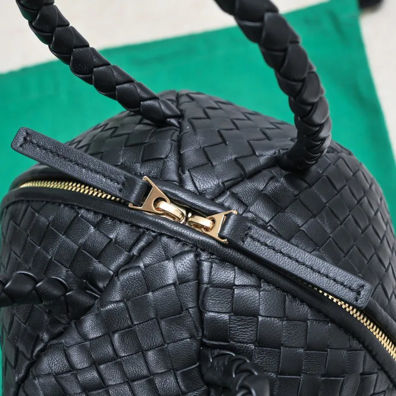BV 2023 New Bowling Bag Crafted in Leather, Versatile Style