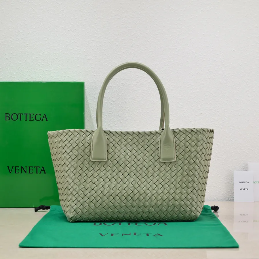 BV Iconic CABAT Bag Medium 32 Size
