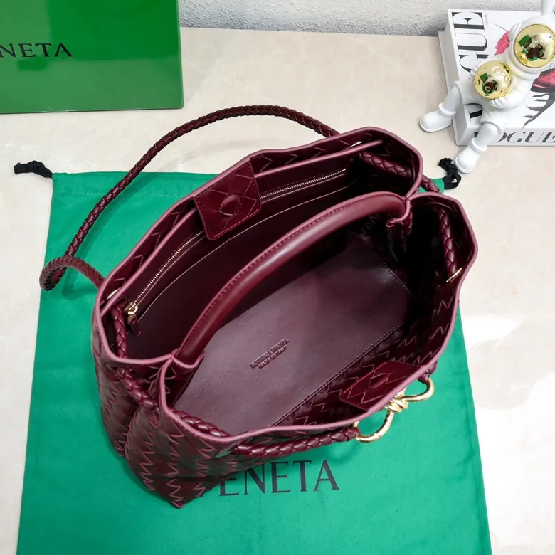 Bottega Veneta 2023 New Andiamo Bucket Bag