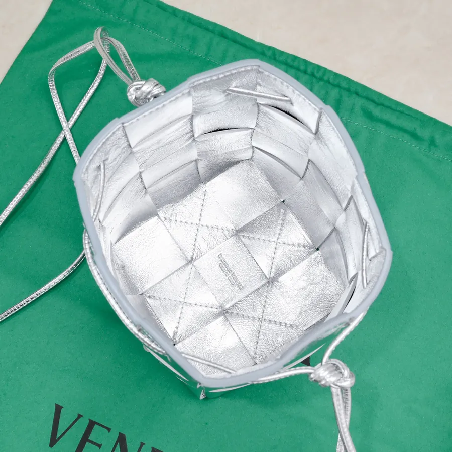 Bottega Veneta New编织小水桶包 Large Size