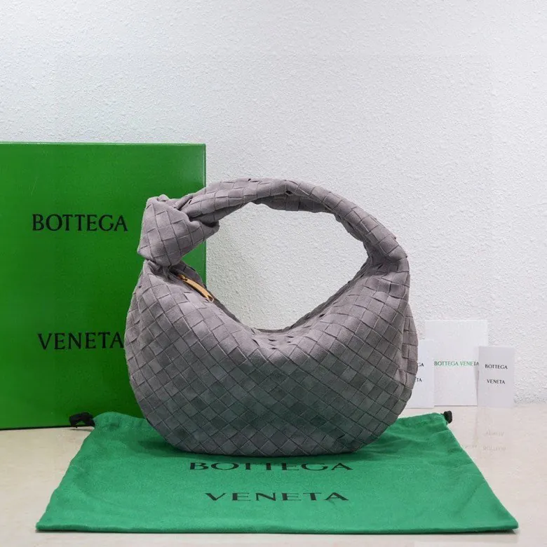 Jodie Bucket Bag in Medium Size