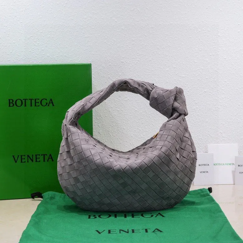Jodie Bucket Bag in Medium Size