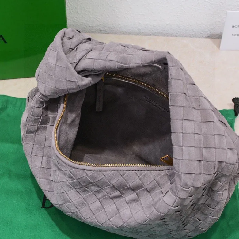 Jodie Bucket Bag in Medium Size