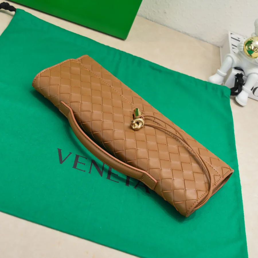 BV Andiamo Evening Handbag, A Must Have for the Discerning Fashionista