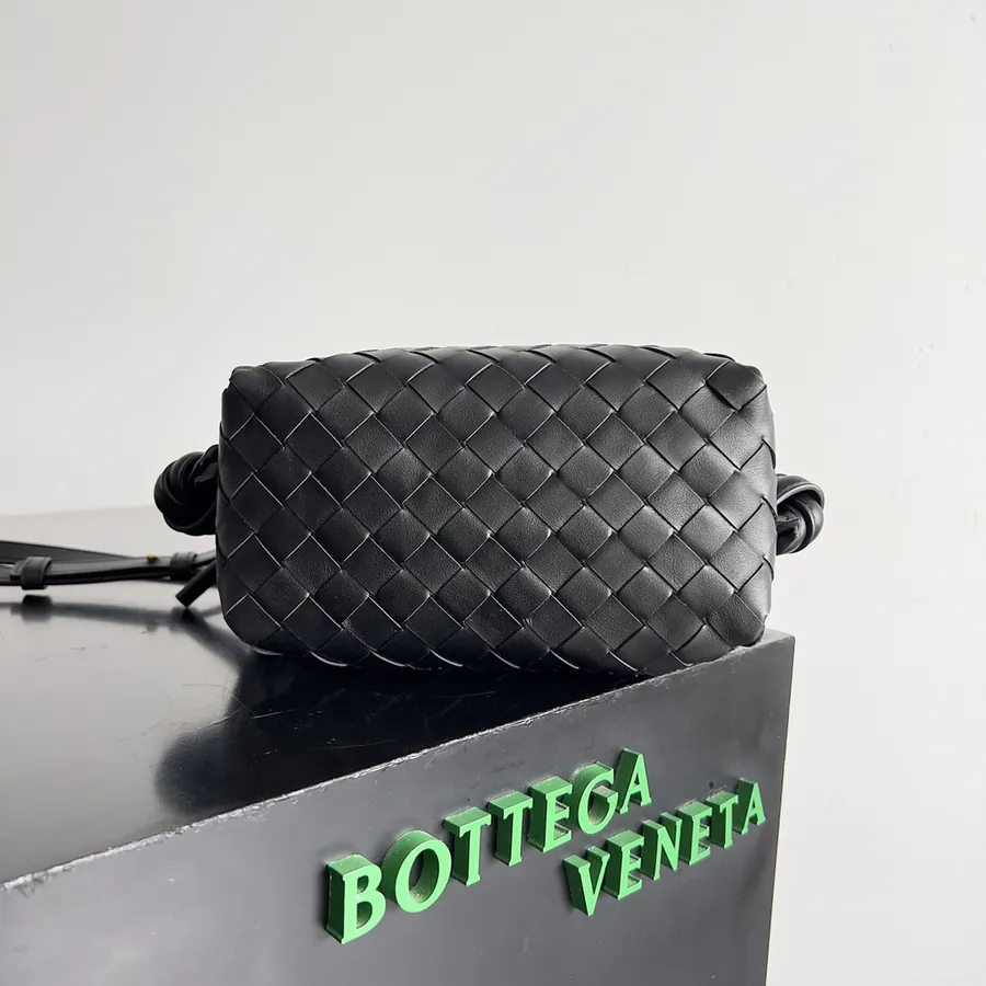 BOTTEGA VENETA 2024 New Loop Minimalist Design, Versatile Carry