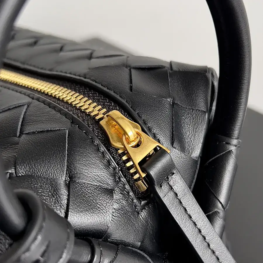 BOTTEGA VENETA 2024 New Loop Minimalist Design, Versatile Carry