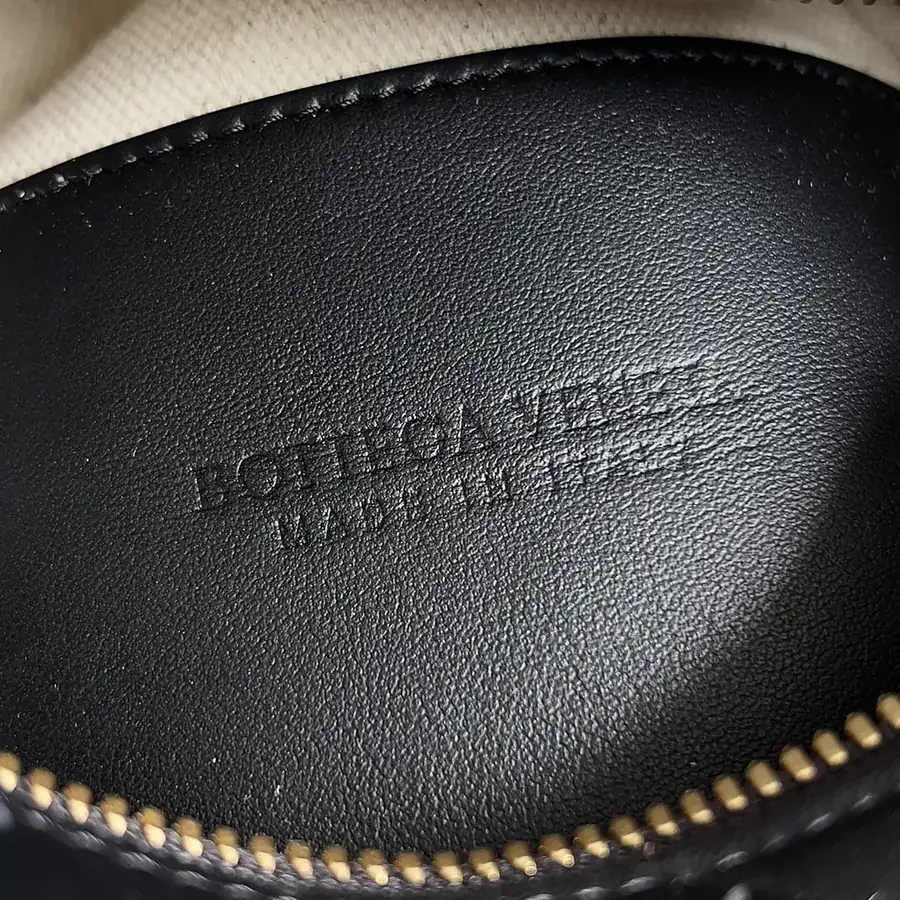 BOTTEGA VENETA 2024 New Loop Minimalist Design, Versatile Carry