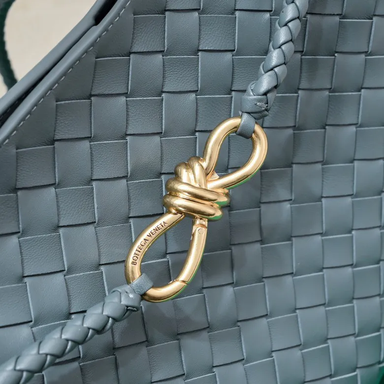 Bottega Veneta 2023 New Andiamo Bucket Bag