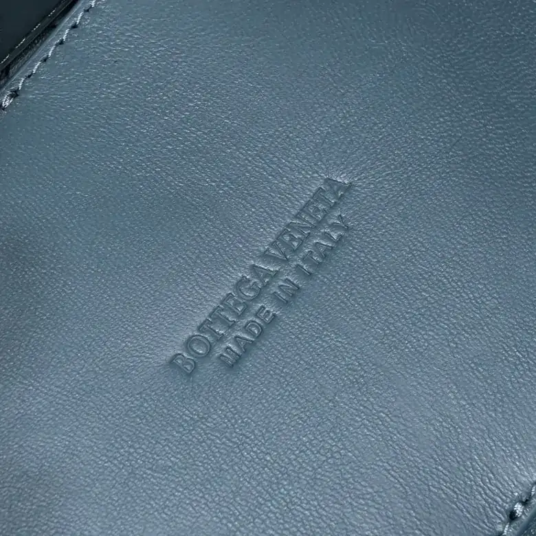 Bottega Veneta 2023 New Andiamo Bucket Bag