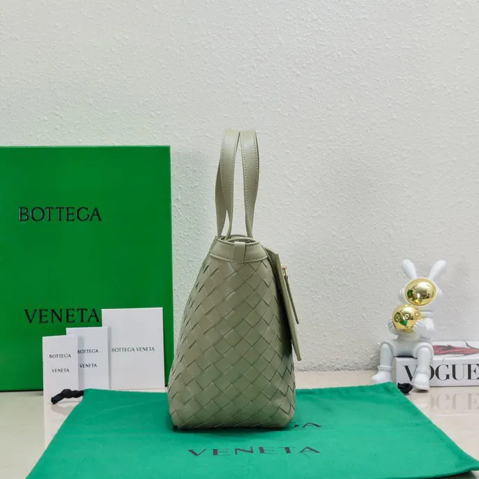 Bv Flip Flap Tote Minimalist Tote Design with Classic Leather Weave