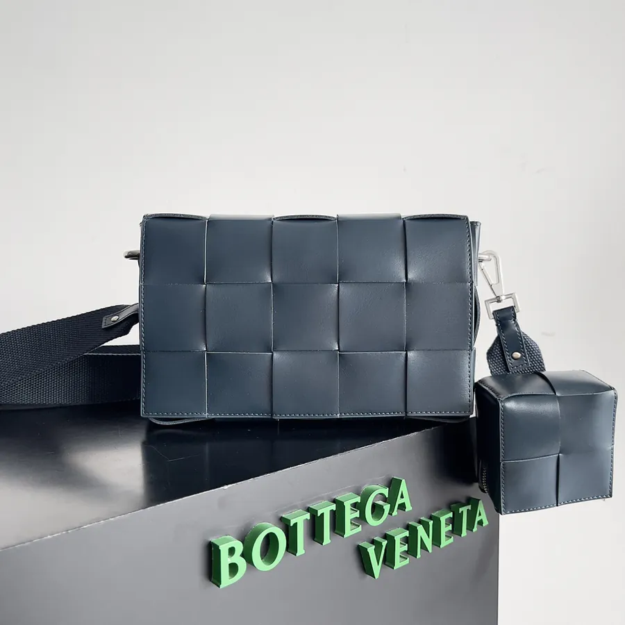 BV Cassette Bag Stylish and Versatile for Daily Use