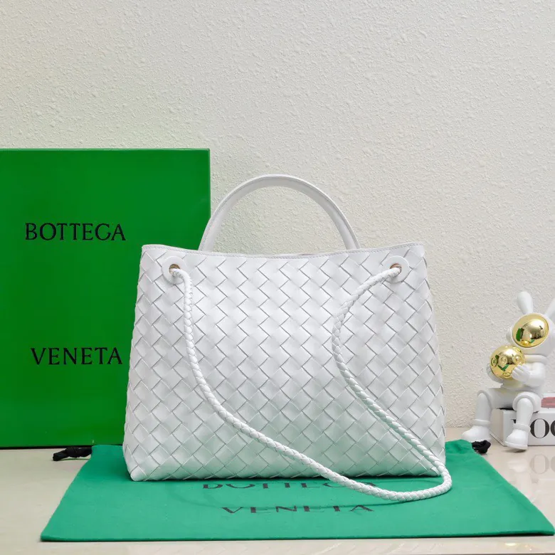 Bottega Veneta 2023 New Andiamo Bucket Bag