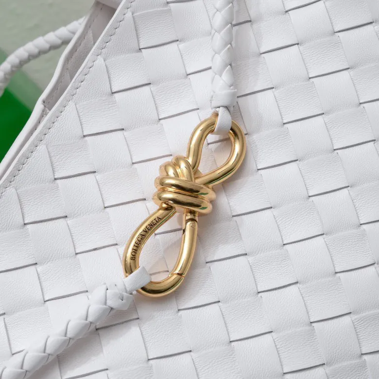 Bottega Veneta 2023 New Andiamo Bucket Bag