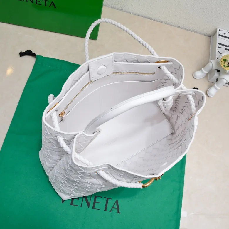 Bottega Veneta 2023 New Andiamo Bucket Bag