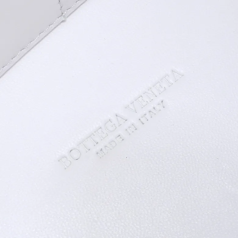 Bottega Veneta 2023 New Andiamo Bucket Bag