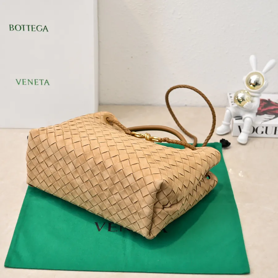 Bottega Veneta New Andiamo Bucket Bag