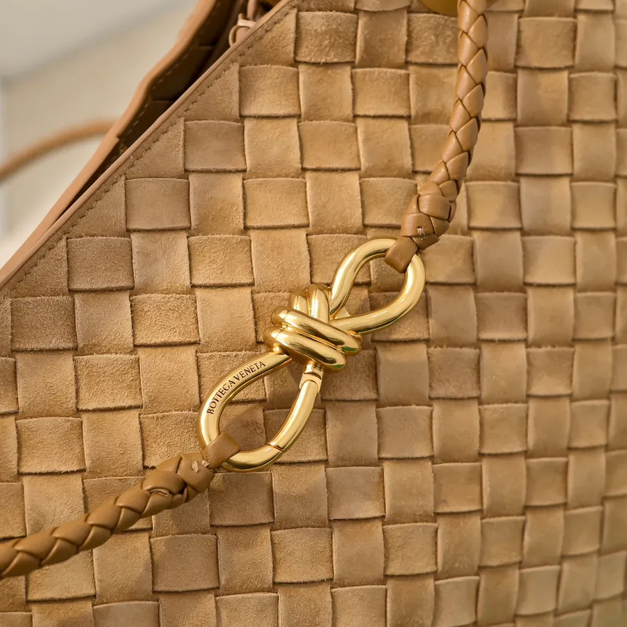 Bottega Veneta New Andiamo Bucket Bag