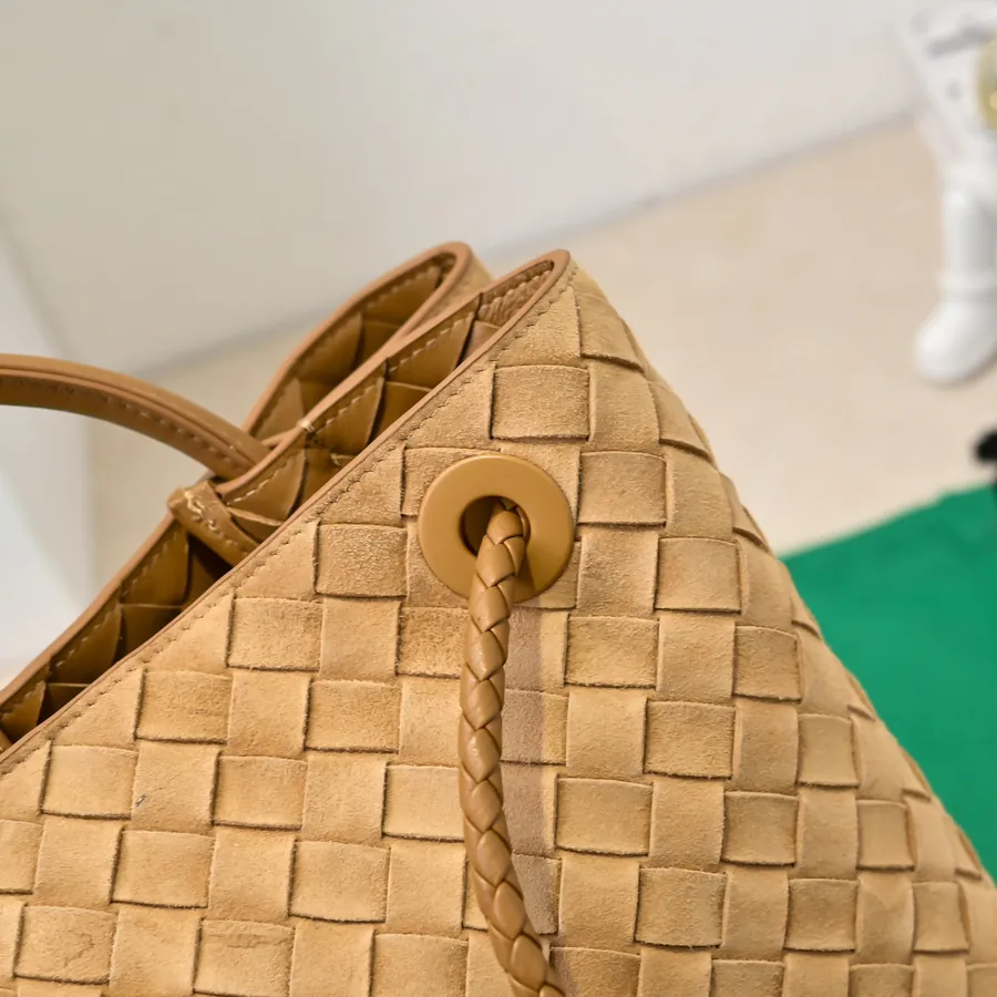 Bottega Veneta New Andiamo Bucket Bag