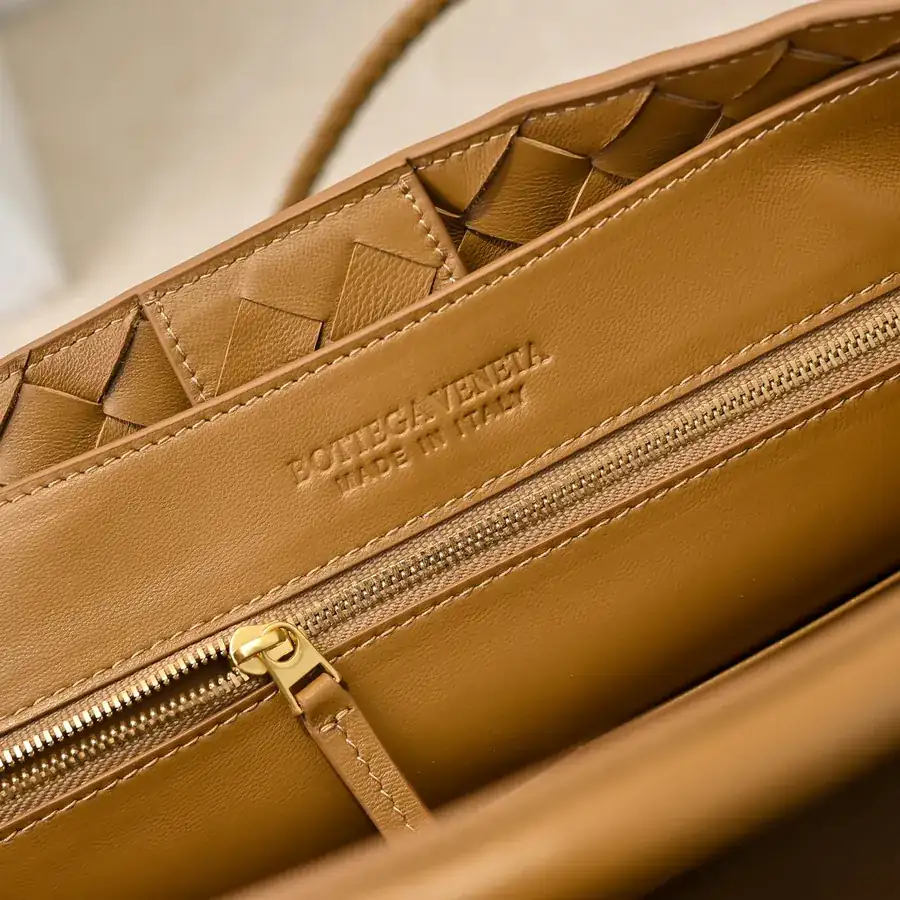 Bottega Veneta New Andiamo Bucket Bag