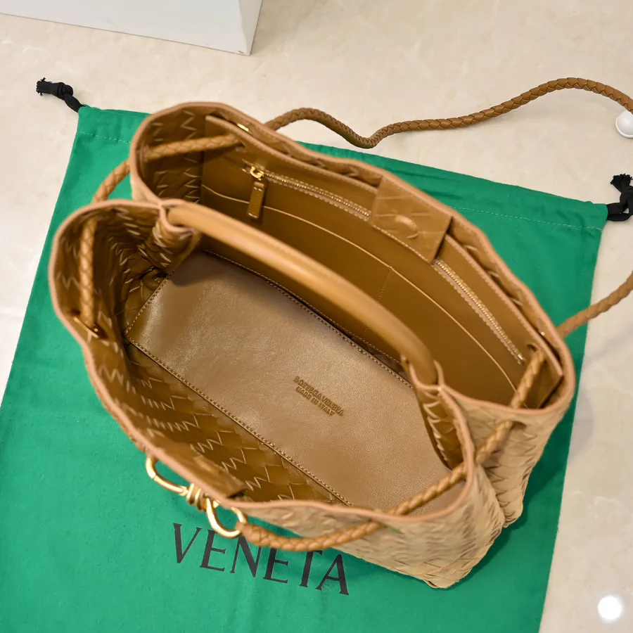 Bottega Veneta New Andiamo Bucket Bag