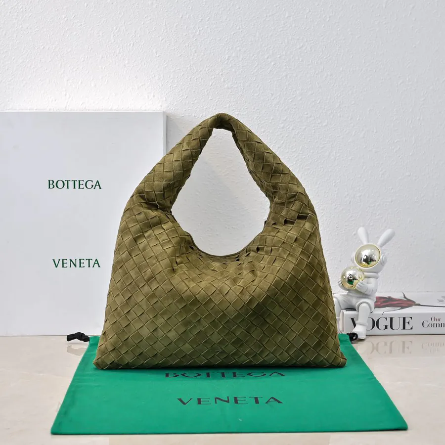 Bv Hop Bucket Bag in Grained Calfskin
