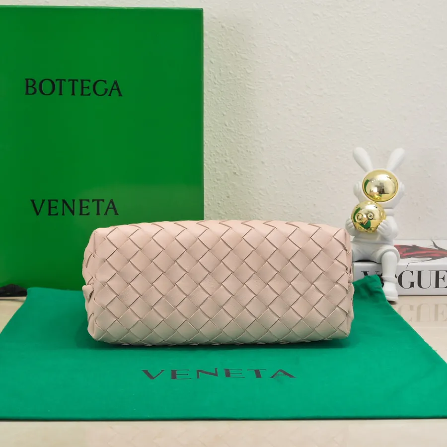 BOTTEGA VENETA Andiamo Small Chain Crossbody Bag