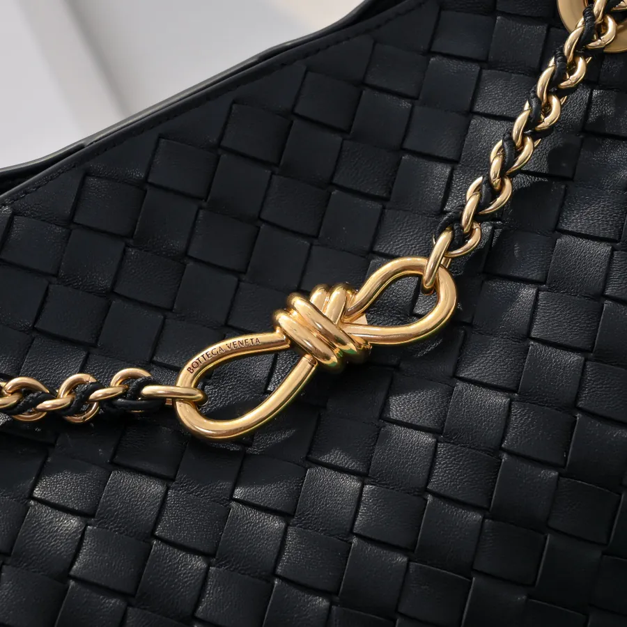 BOTTEGA VENETA Andiamo Small Chain Bag