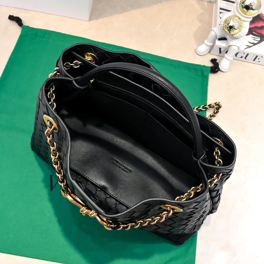 BOTTEGA VENETA Andiamo Small Chain Bag