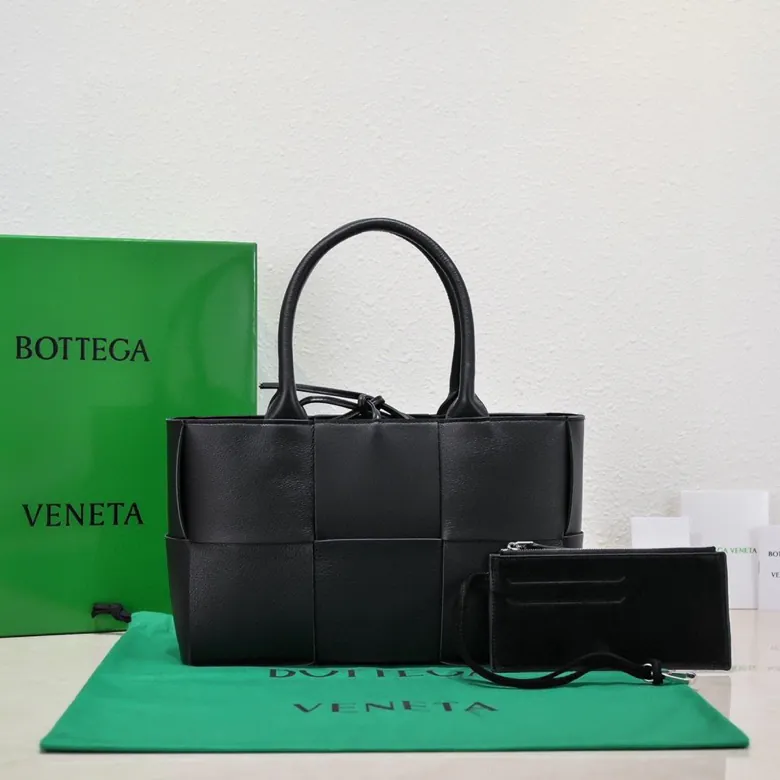 Arco Tote in Grained Calfskin, SLIP Handbag