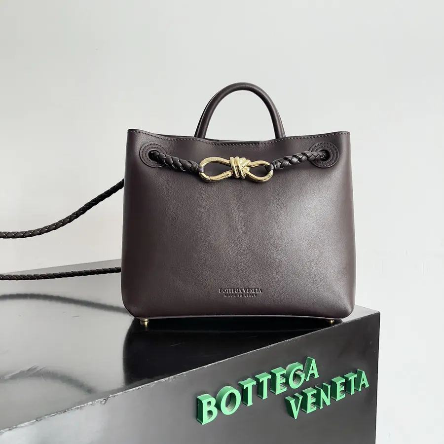 BV Full Leather Andiamo Casual 8 Button Bag