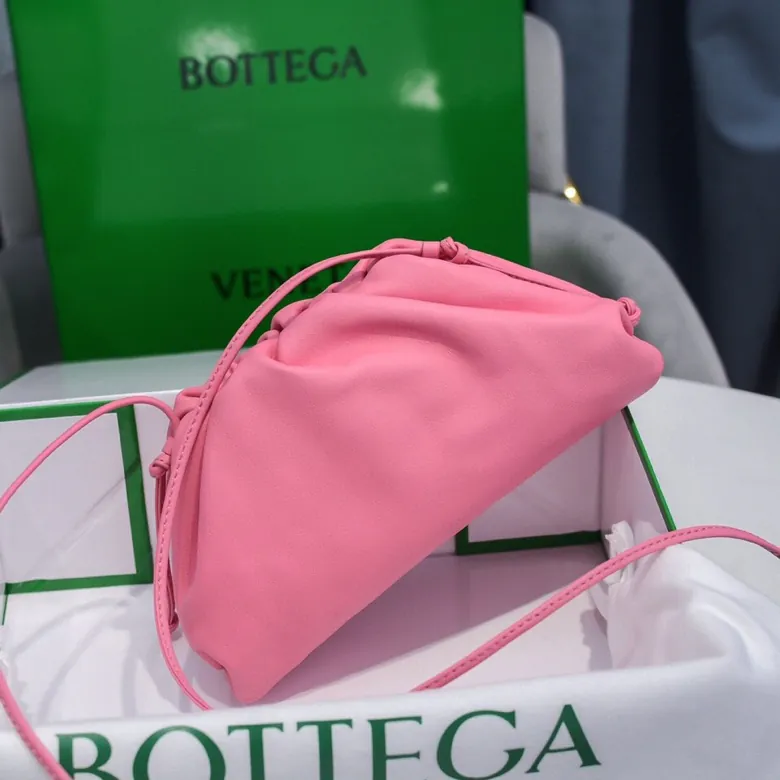 Bottega Veneta Pouch Pouch in Soft Grained Calfskin