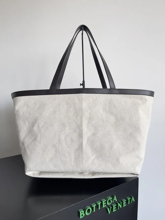 BV 2023 Early Autumn Tote Bag Flip Flap