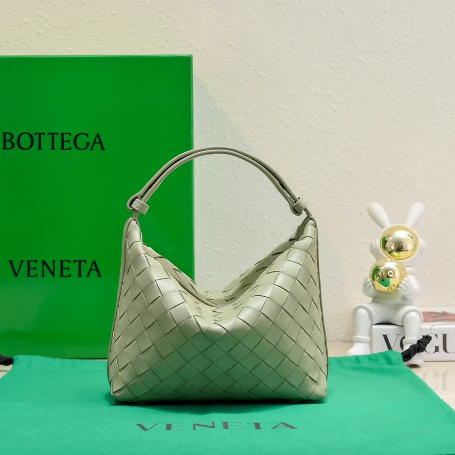BvWallace Shoulder Lunch Bag Intrecciato Crafted, Happa Lamb Leather