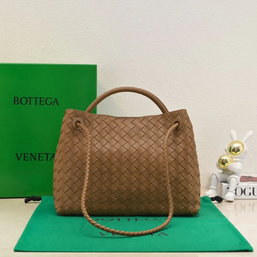 Bottega Veneta 2023 New Andiamo Bucket Bag
