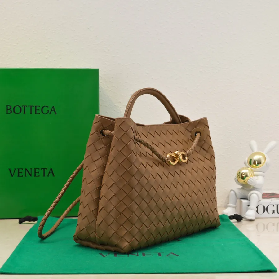 Bottega Veneta 2023 New Andiamo Bucket Bag