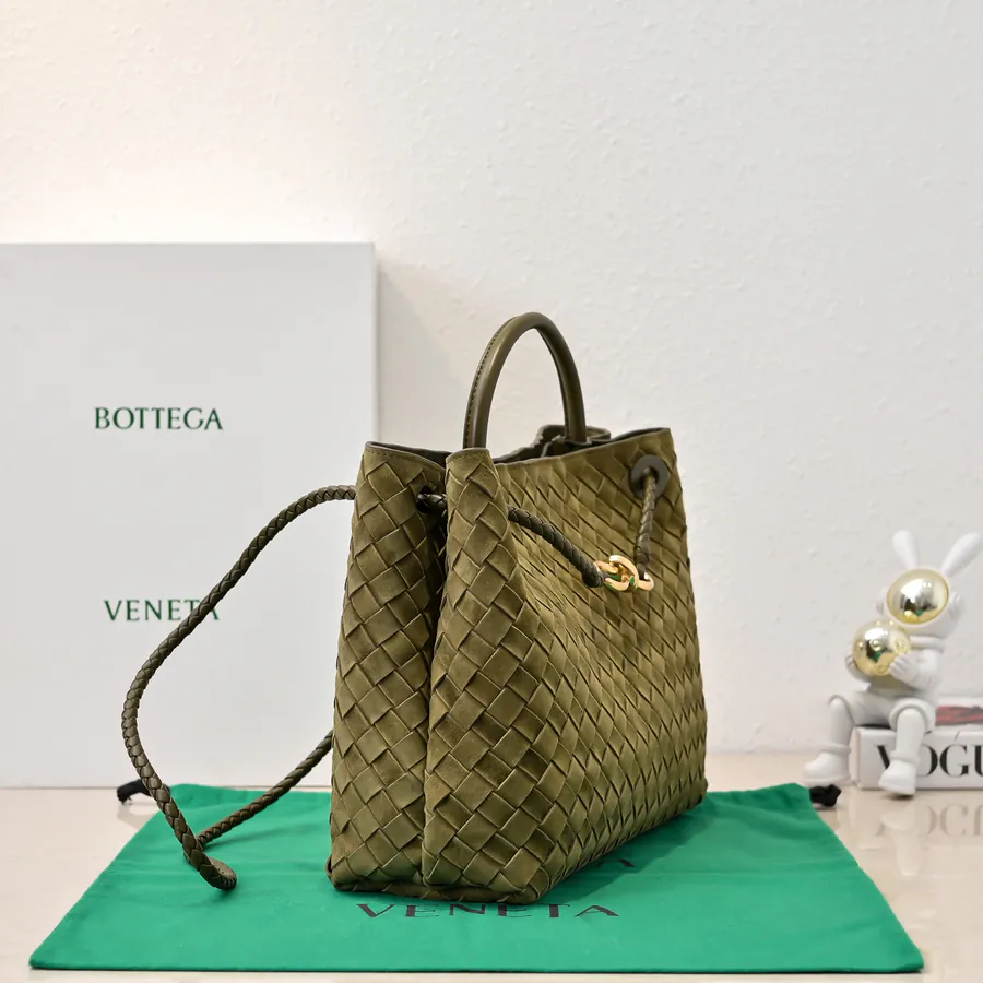 Bottega Veneta New Andiamo Bucket Bag