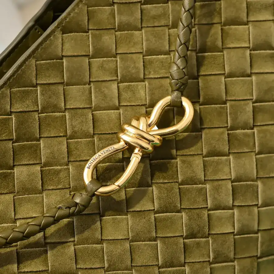 Bottega Veneta New Andiamo Bucket Bag