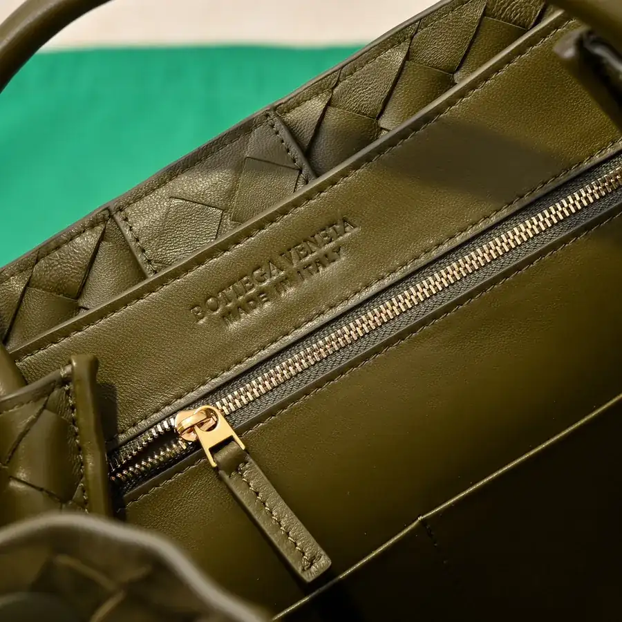 Bottega Veneta New Andiamo Bucket Bag